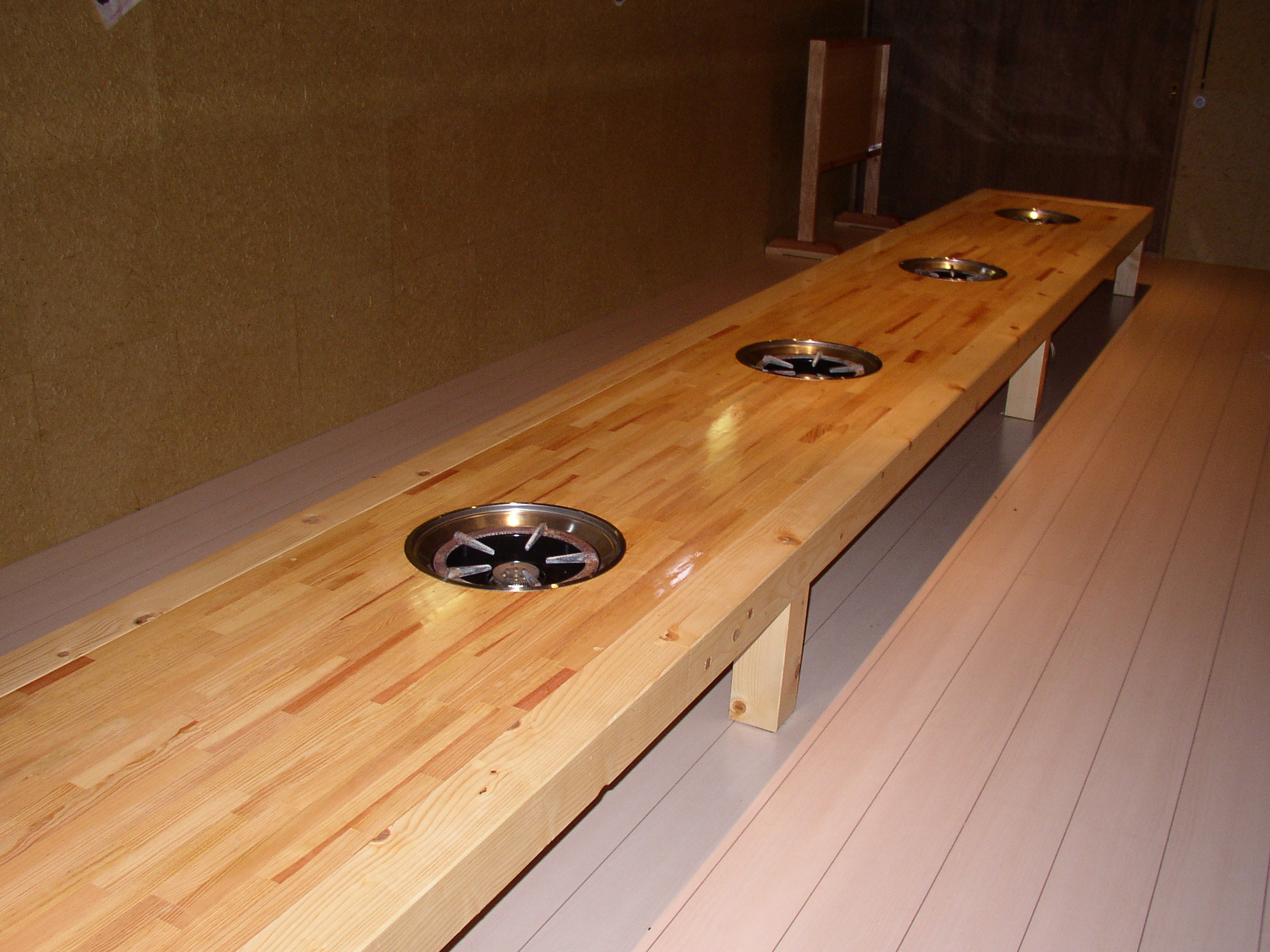 �e�[�u����